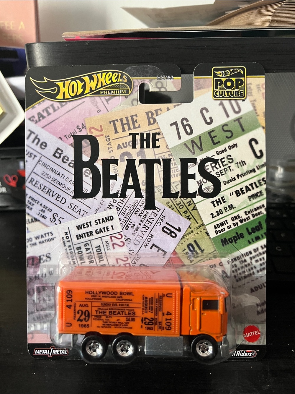 Hot Wheels Premium The Beatles Orange Concert Truck